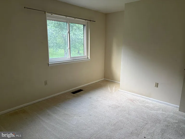 204 Village Rd — Photo 16