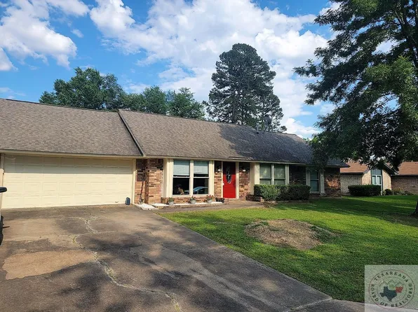 401 Forrestburg Dr, Wake Village, TX 75501