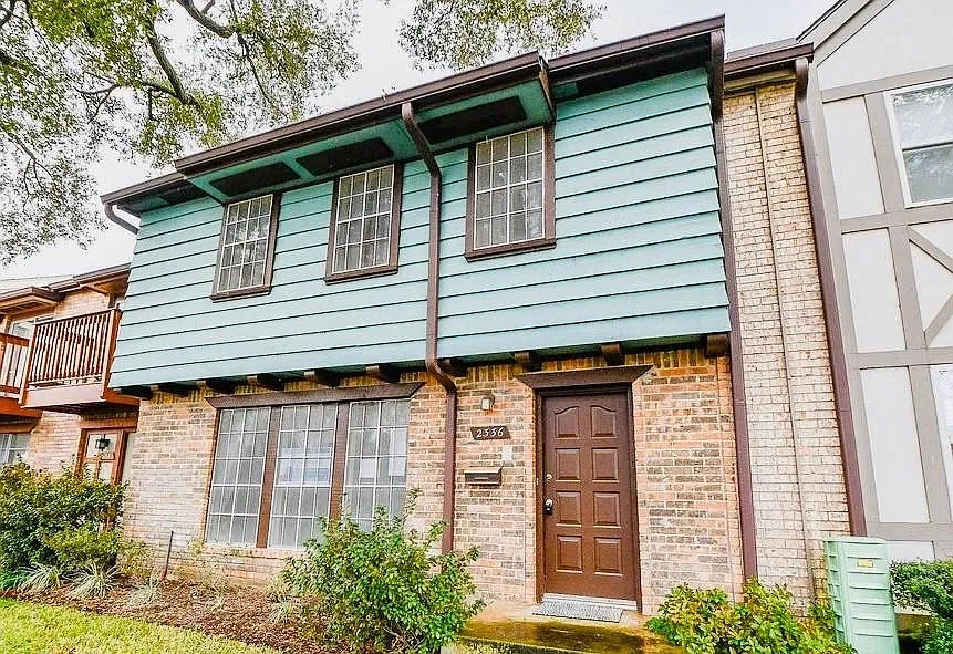 4 bed, 2.5 bath, 1986 sqft, $1,990 — Photo 1