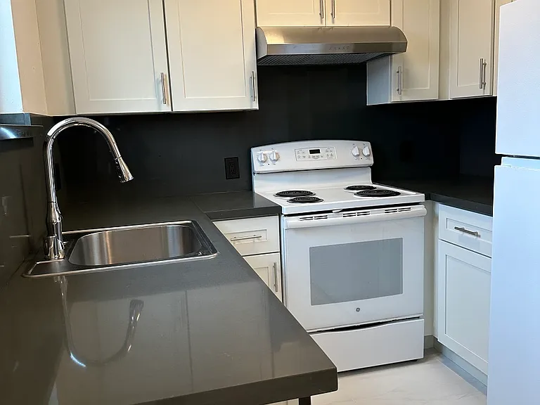 378 Richmond Dr #4 — Photo 5
