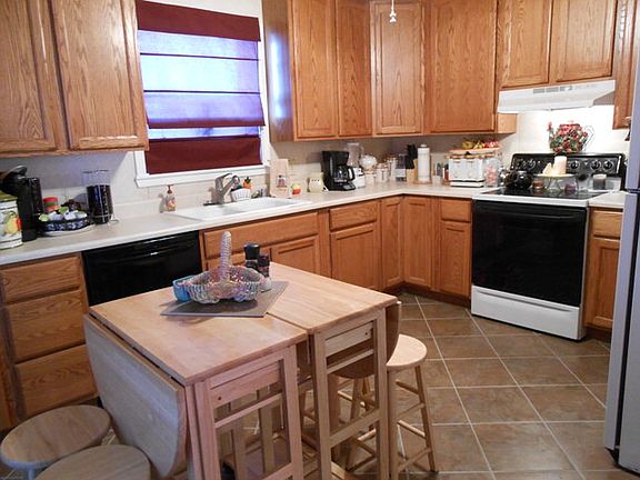 4th image of 4020 Monty Dr
