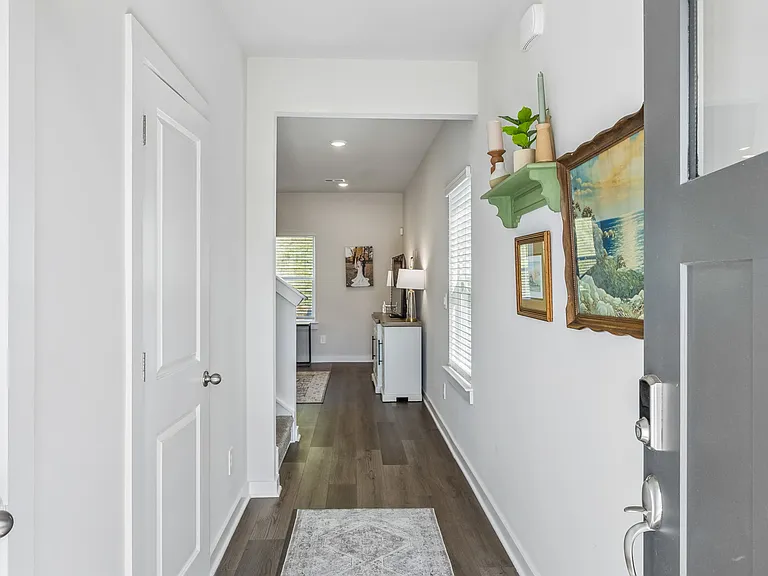 1735 Flora Grv — Photo 3