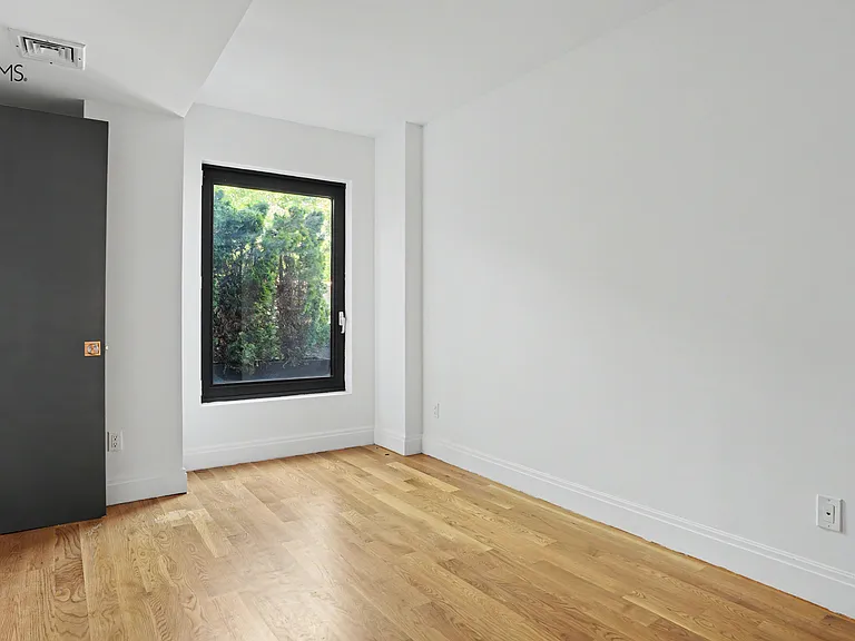554 4th Ave #3E — Photo 8
