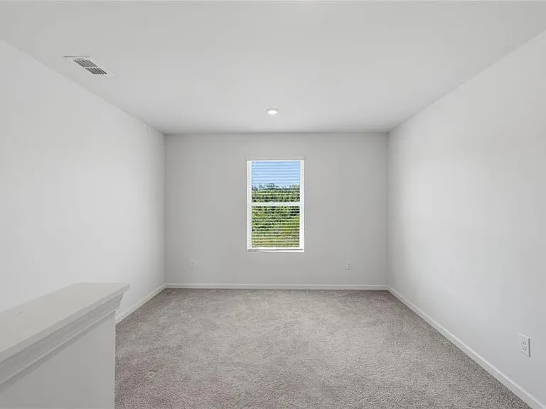 133 Oxford Ln — Photo 11