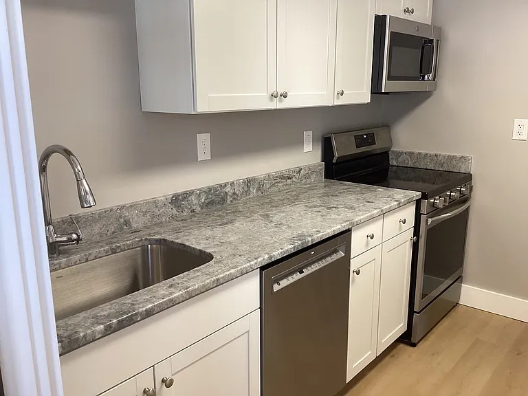 11 Loomis Hts #11 — Photo 20