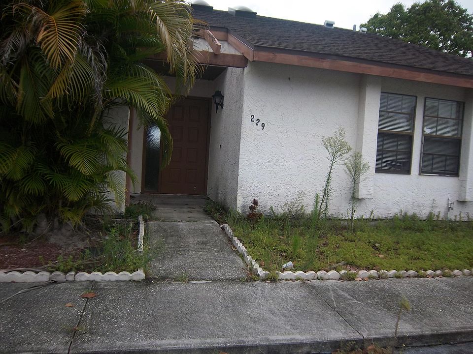 1st image of 229 SW Sterret Cir