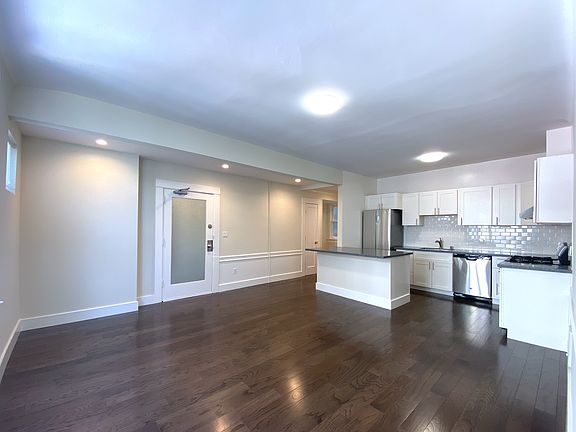 3rd image of 1449 Washington St #3