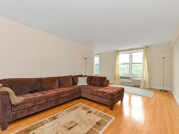 5th image of 66-10 Thornton Pl APT 4N