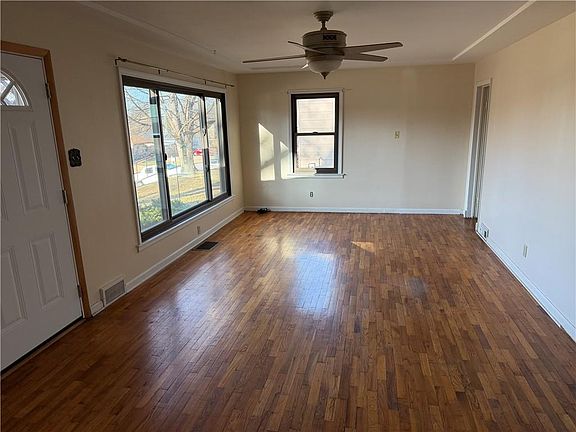 5th image of 1305 Lawrence Ave