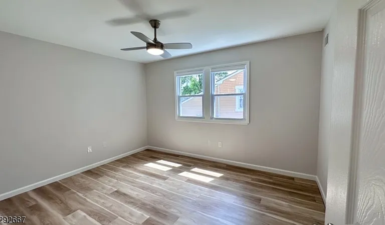 221 Myrtle Ave — Photo 4