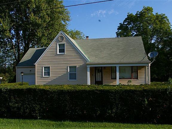 2nd image of 814 Lily Ln