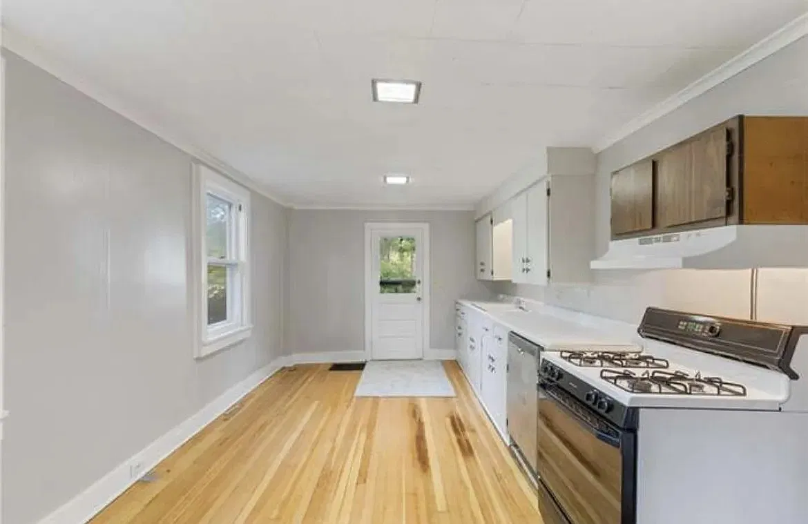 3 bed, 1.5 bath, 1400 sqft, $2,200 — Photo 3
