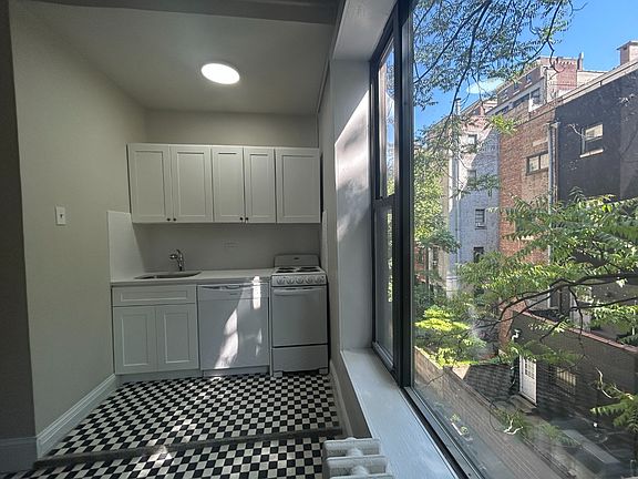 3rd image of 318 W 106th St APT 3RW