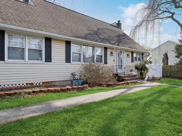 41 Hawthorne Avenue, Central Islip, NY 11722