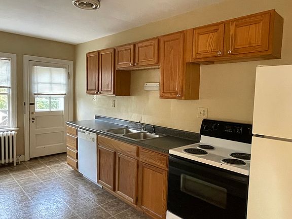 2nd image of 231 Sycamore Rd #3