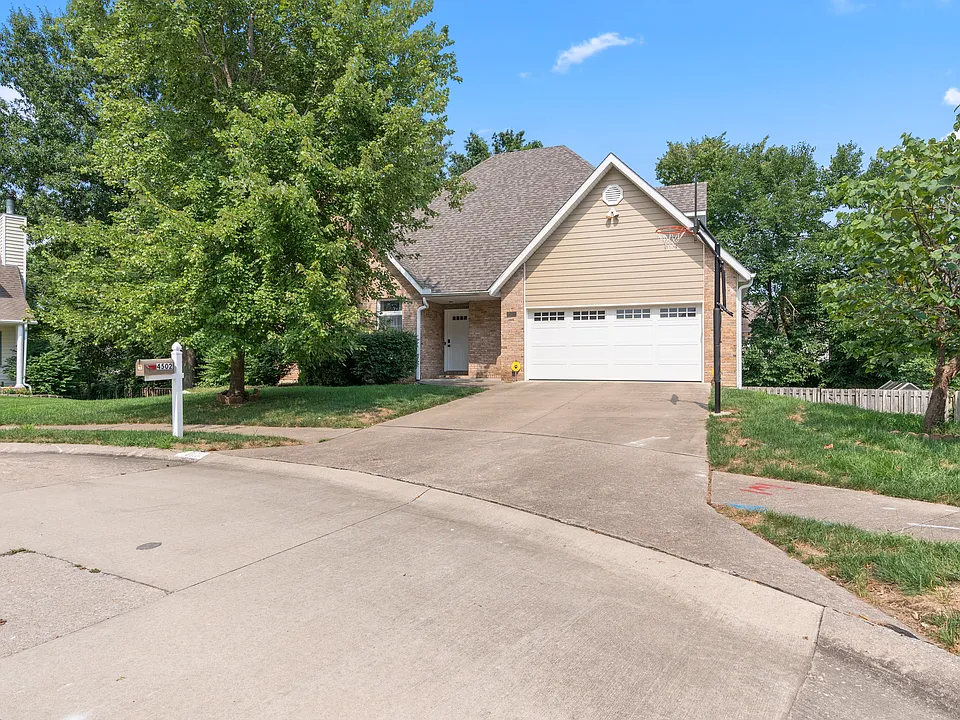 4502 N Fallwood Ct