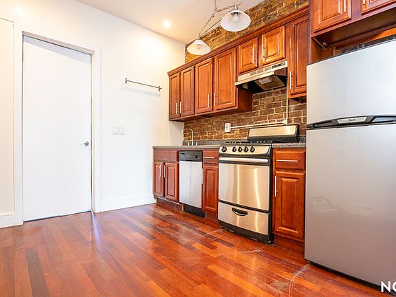 2nd image of 194 Humboldt St APT 2R