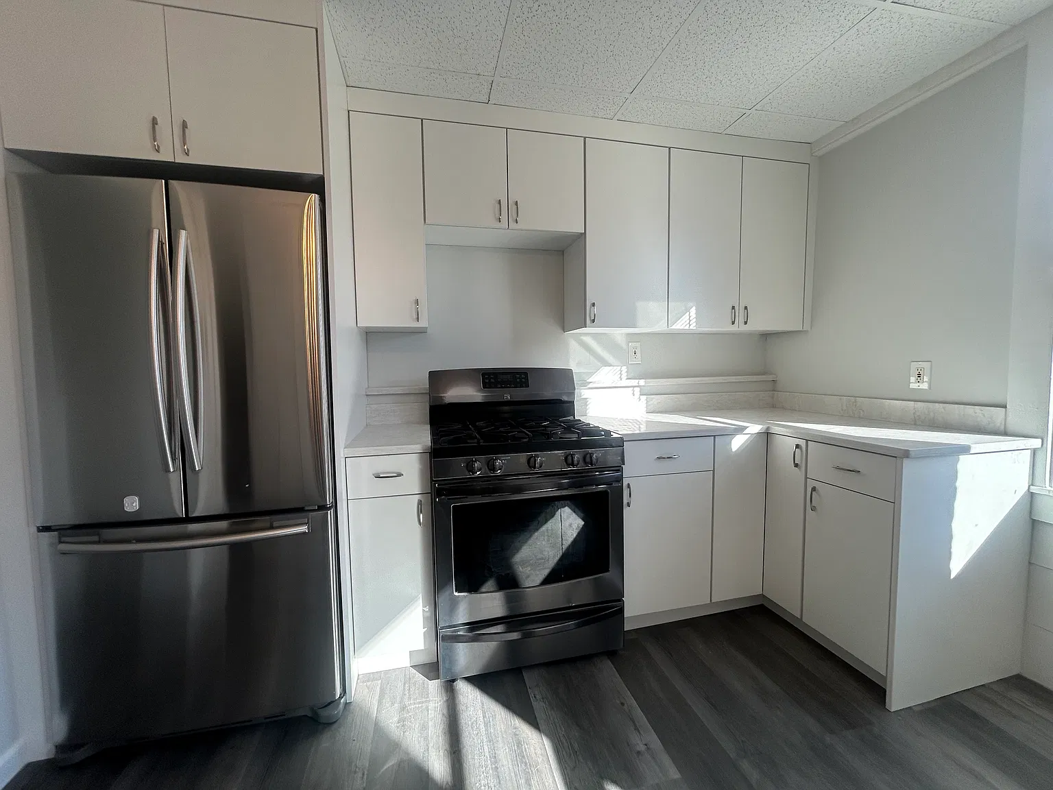 3 bed, 1050 sqft, $2,800 — Photo 1