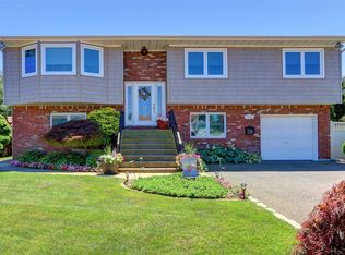 3900 Elayne Ct, Seaford, NY 11783