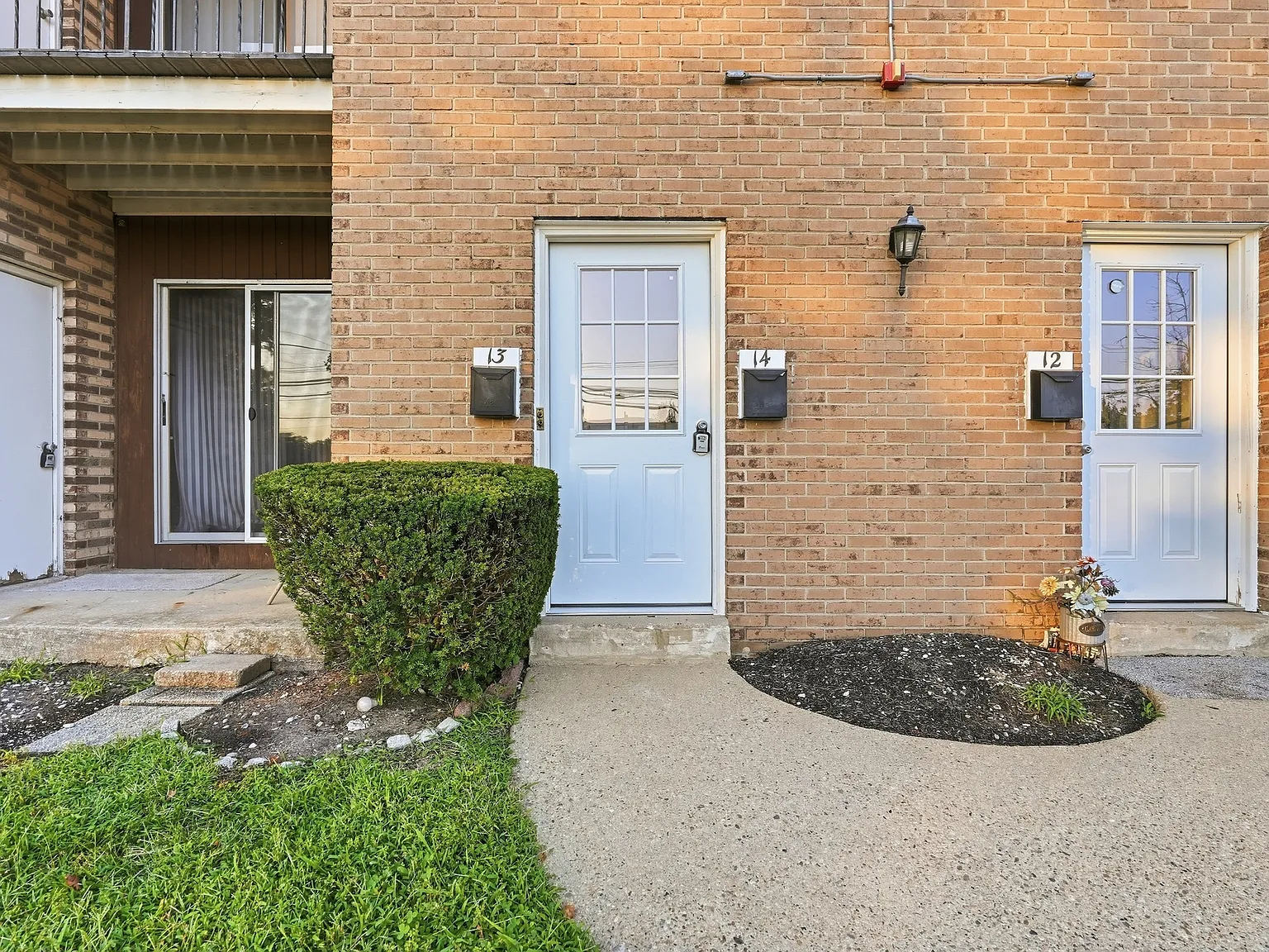 2 bed, 1100 sqft, $1,850 — Photo 2