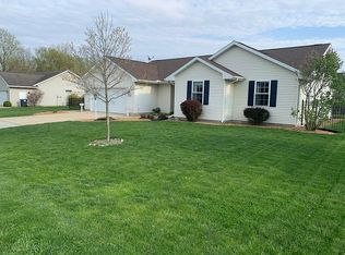 609 Dunlap Woods N, Sidney, IL 61877