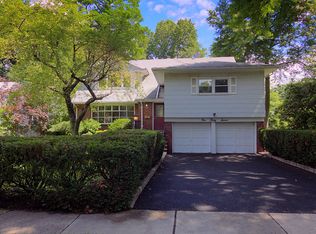 137 Midwood Rd, Teaneck, NJ 07666