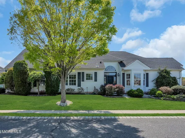 1 Evans Ct, Manchester, NJ 08759