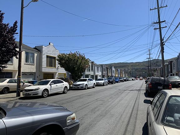 4th image of 547 Sawyer St