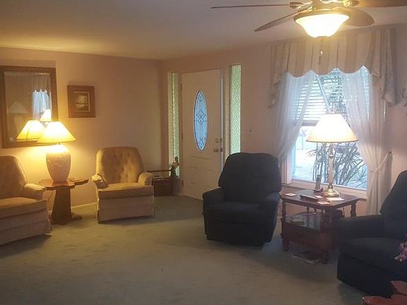 4th image of 631 South Broadway