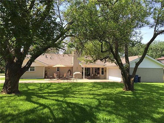 3rd image of 200 Oak Valley Dr