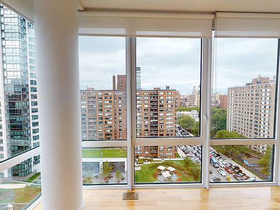 4th image of 805 Columbus Ave APT 14D