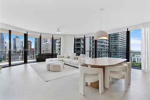 1000 Brickell Plz #2107 Photo 1