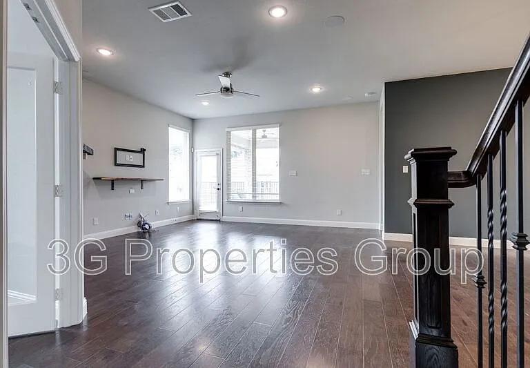 3521 Camden Ct — Photo 11