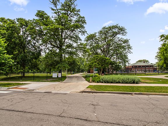 4th image of 5353 W Belle Plaine Ave