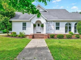 607 N Main St, Four Oaks, NC 27524