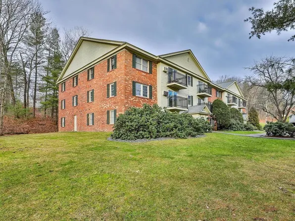 3 Oak Hill Lane #304, Nashua, NH 03062