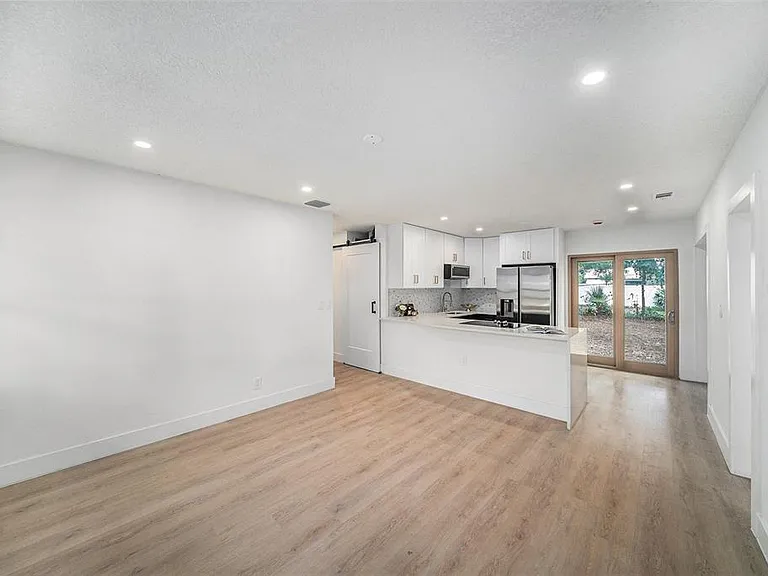 3812 W Rogers Ave — Photo 7