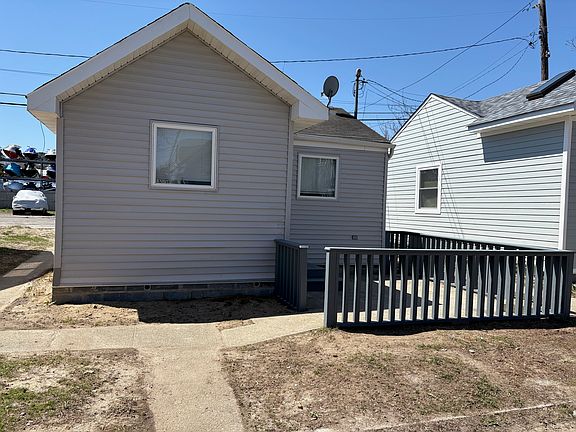 2nd image of 256 E Montauk Highway Cottage #3