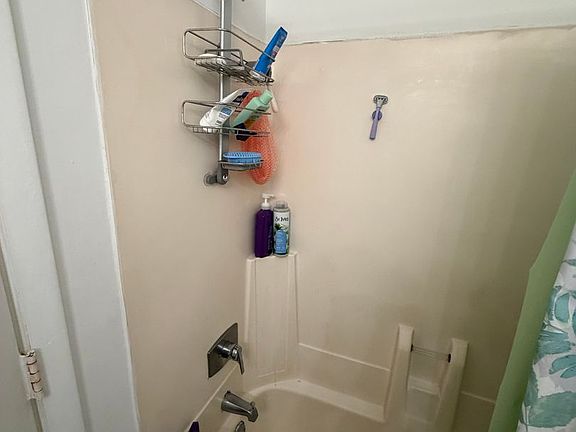 5th image of 805 Claytor Sq