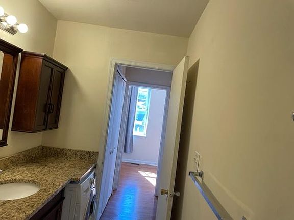 3rd image of 1806 Thames St Unit 15