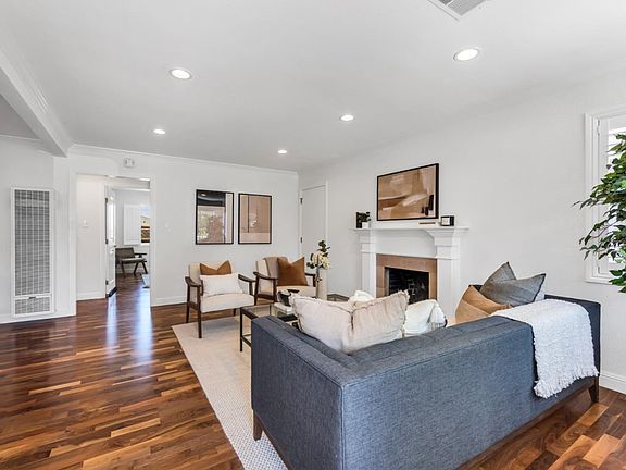 4th image of 224 Daphne Way