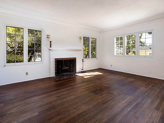 4th image of 425 E Padre St