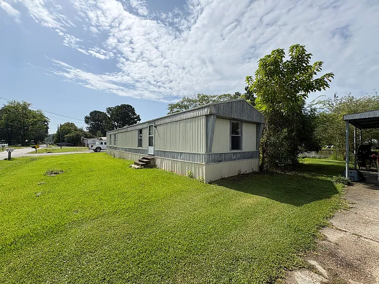 3640 Katherine Dr — Photo 2