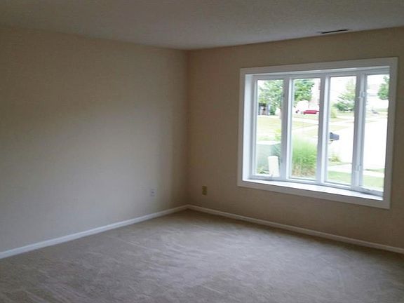 Beautiful family room welcomes you right when you enter the home.  This room is swimming in natural light thanks to the large bay window!