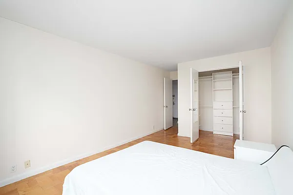 Rented by R New York | media 16