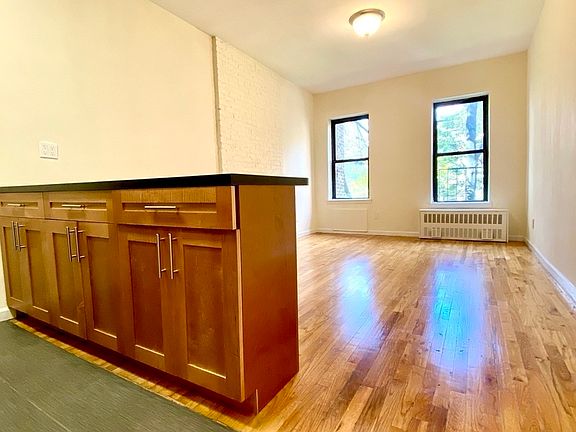 3rd image of 427 E 83rd St APT 4B