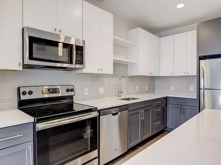 Orpheum Apartments — Photo 17