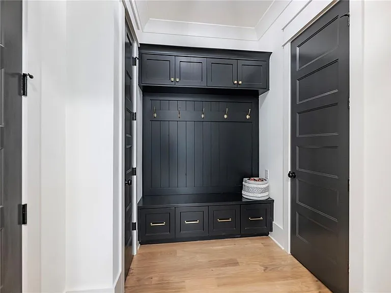 566 Versailles Dr — Photo 27