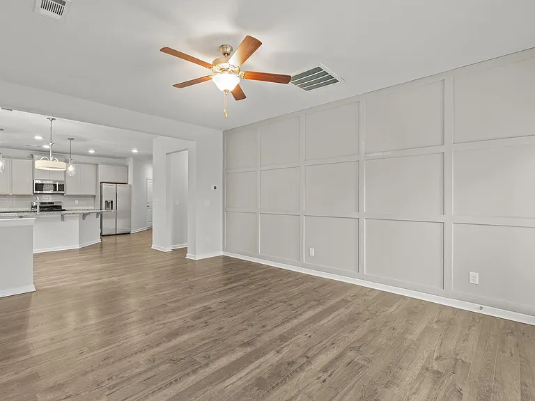 596 Count Fleet Ct — Photo 12