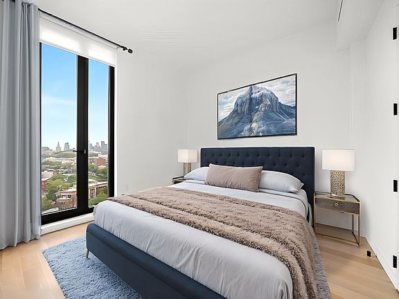 4th image of 329 Broadway #1403